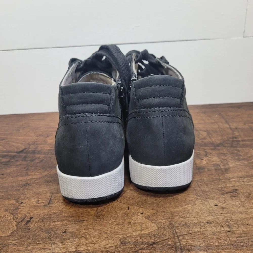 EUC Dansko Shoes Women's sz 39/7.5 US Onyx Milled Nubuck Low Top Zipper Shoes